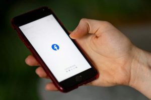 Does Facebook Notify When You Save a Photo